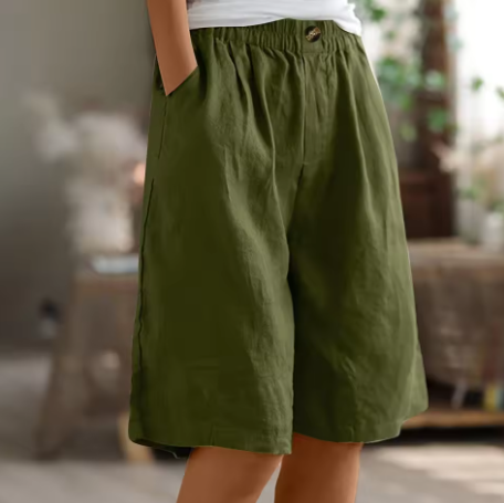 Amabel - Women's Elastic Waist Knee-Length Shorts