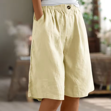 Amabel - Women's Elastic Waist Knee-Length Shorts