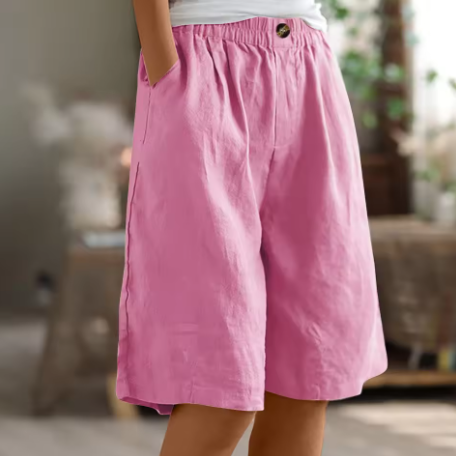 Amabel - Women's Elastic Waist Knee-Length Shorts